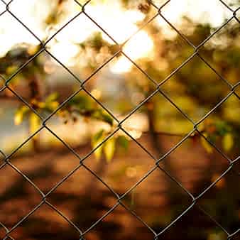 panel çit, tel çit, dikenli tel, jiletli tel, ferforje uygulamaları, beton direkler, profil çit direkleri, örgülü kafes tel, izmit panel çit, kocaeli panel çit, panel çit uygulamaları